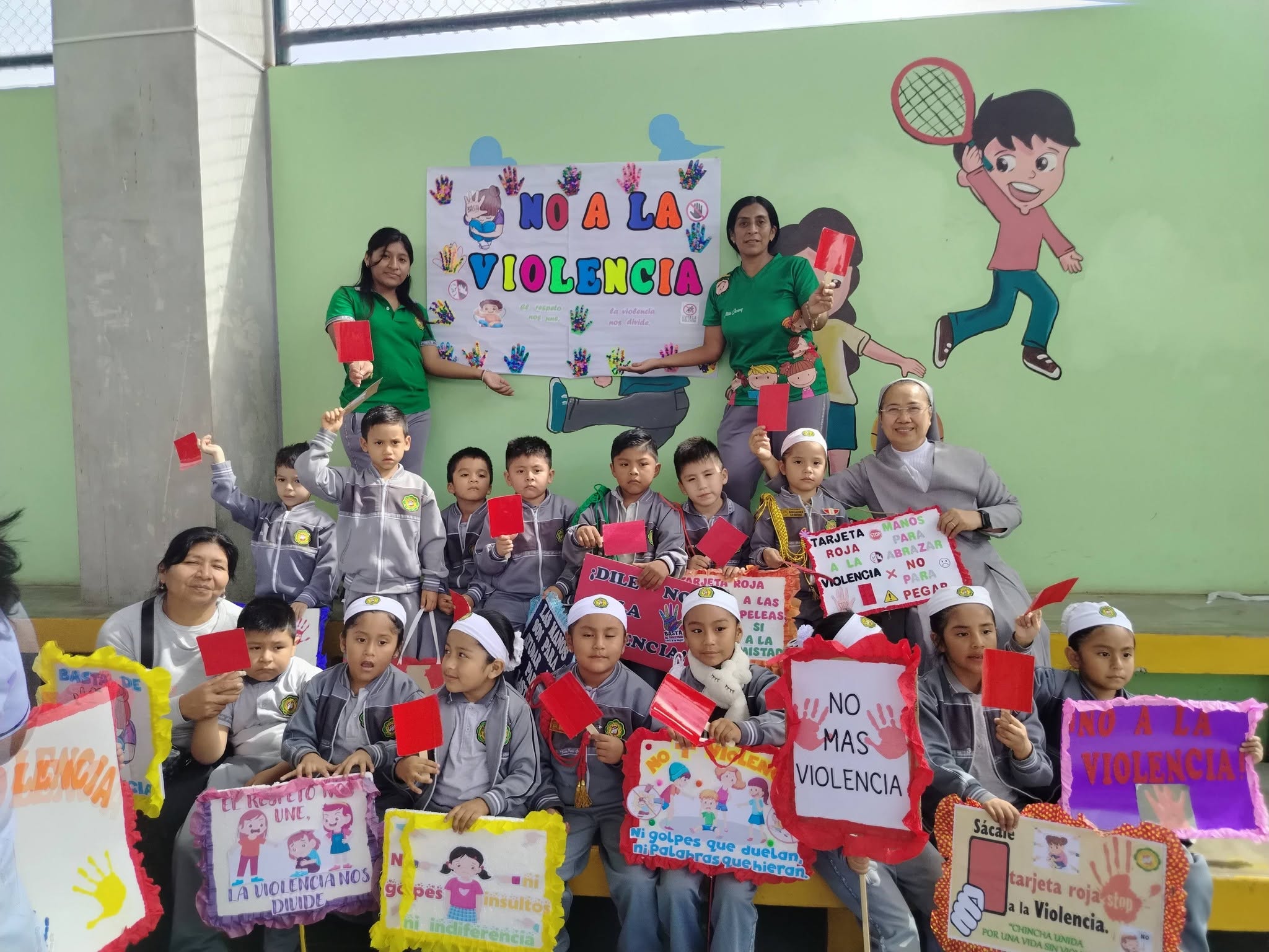 Estudiantes participando en una actividad de integración